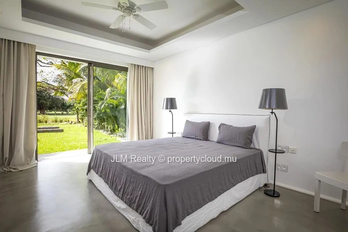 Luxurious villa for sale in a golf estate on the east coast of Mauritius