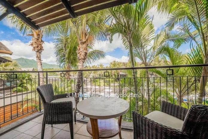 À vendre, magnifique duplex pieds dans l'eau situé dans la seule marina résidentielle de l'Île Maurice, à Rivière Noire