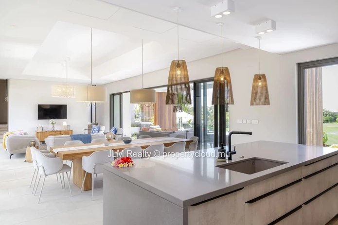 Prestigious Villa with Panoramic Mountain and Golf Views for Sale in the East of Mauritius