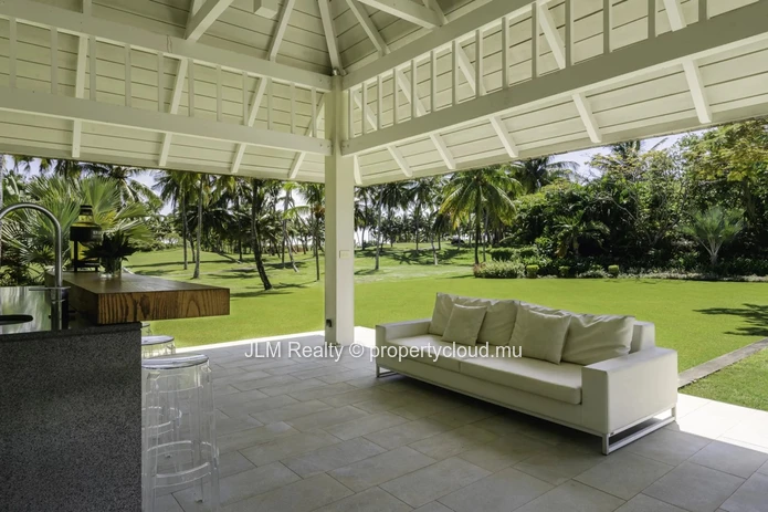 Villa de Prestige avec 4 Chambres et Grand Terrain à Vendre dans un Domaine Golfique d’Exception à l'Île Maurice