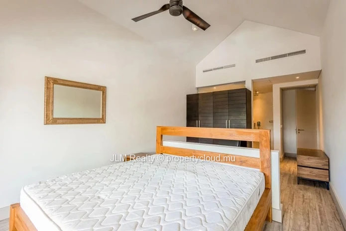 À vendre, magnifique duplex pieds dans l'eau situé dans la seule marina résidentielle de l'Île Maurice, à Rivière Noire