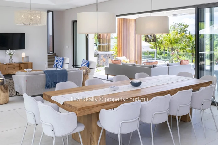 Prestigious Villa with Panoramic Mountain and Golf Views for Sale in the East of Mauritius