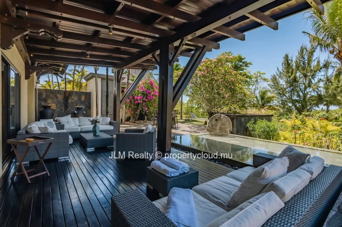 Villa d’Exception avec Piscine et Jardin Tropical à Vendre dans un Domaine prisé à Bel Ombre, Île Maurice