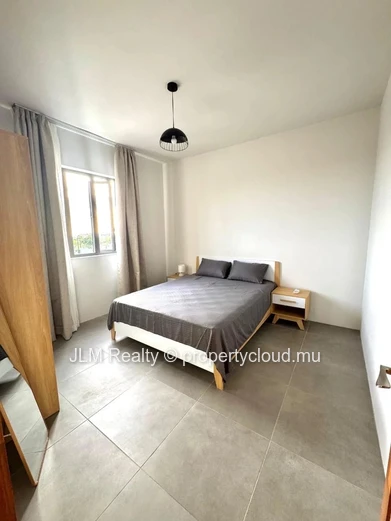 Appartement contemporain avec accès à piscine commune à louer à Cascavelle, Île Maurice, proche de toutes les commodités