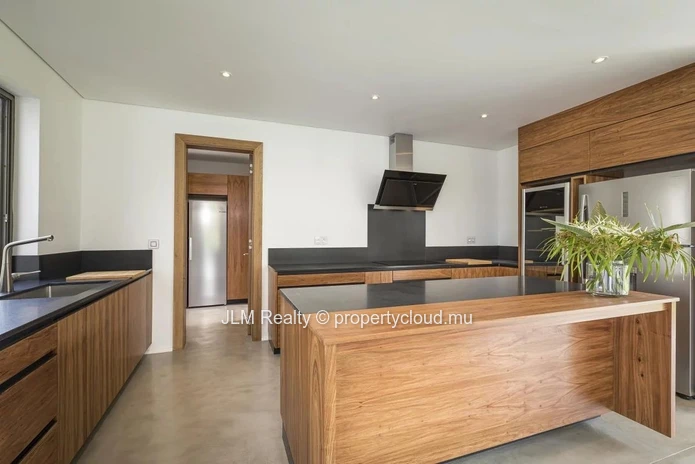 Luxurious villa for sale in a golf estate on the east coast of Mauritius