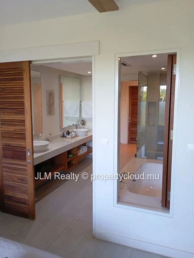 Duplex Moderne 3 Chambres avec Jardin à Vendre à Tamarin, Île Maurice