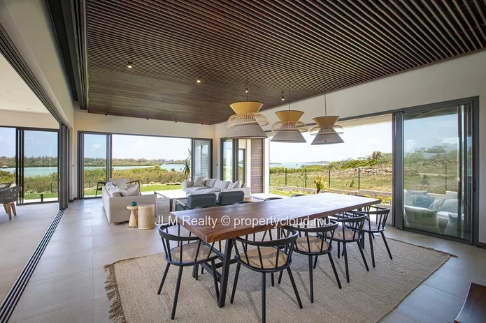 Superb luxury villa for sale in a golf estate in Beau Champ on the east coast of Mauritius