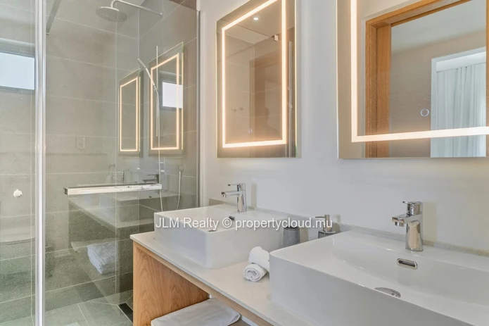 Modern Penthouse with Private Pool and Rooftop for Rent in Pereybère, Mauritius