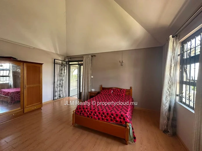 À Vendre – Propriété composée de 2 duplex avec vue mer à La Gaulette, Île Maurice