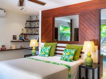 8 Bedroom Villa
