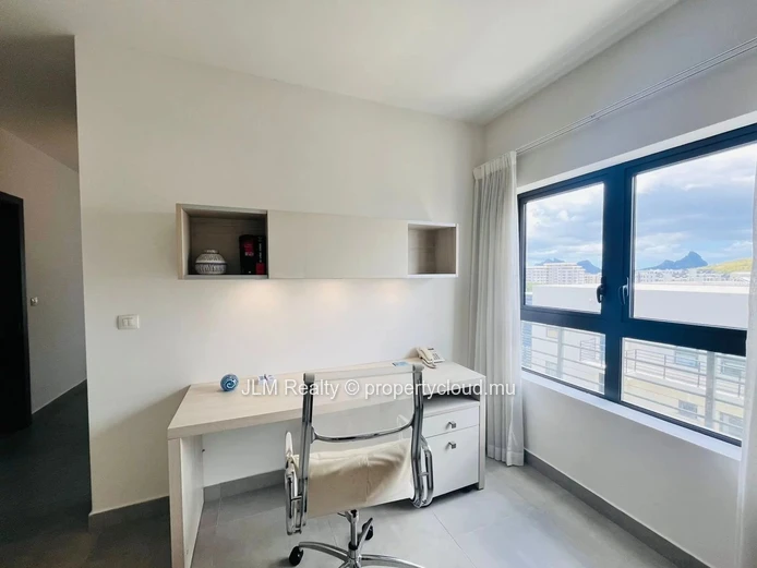 Modern 2-Bedroom Penthouse with Panoramic Park Views for Rent in Phoenix, Mauritius