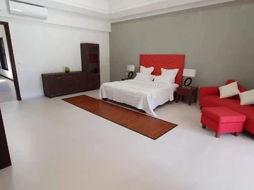 5 Bedroom Villa