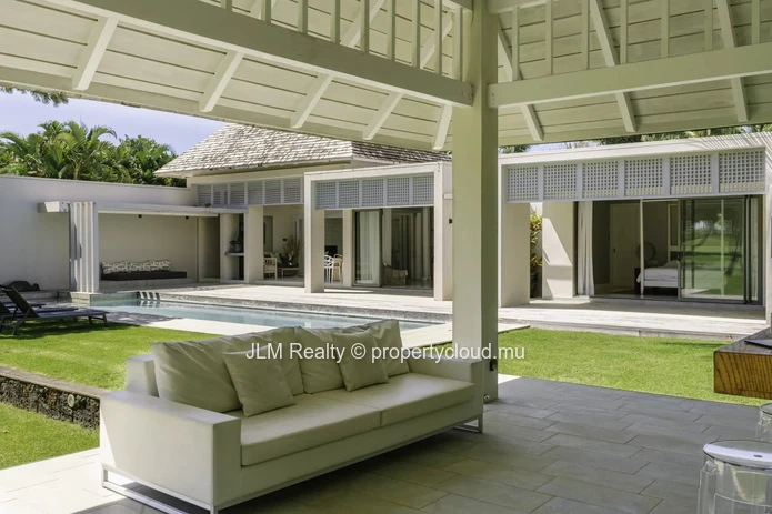 Villa de Prestige avec 4 Chambres et Grand Terrain à Vendre dans un Domaine Golfique d’Exception à l'Île Maurice