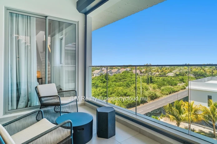 Modern Penthouse with Private Pool and Rooftop for Rent in Pereybère, Mauritius