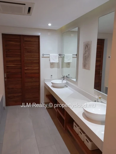 Duplex Moderne 3 Chambres avec Jardin à Vendre à Tamarin, Île Maurice