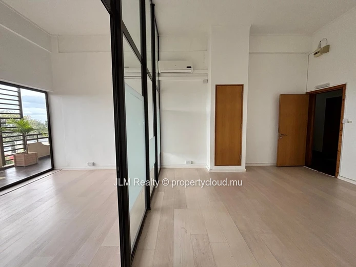 For Rent – Spacious 128 m² Office with Sea View in Tamarin, Mauritius