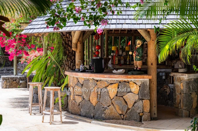 Villa d'Exception de 8 Chambres avec Vue Golf à Vendre sur la Côte Est de l'Île Maurice.