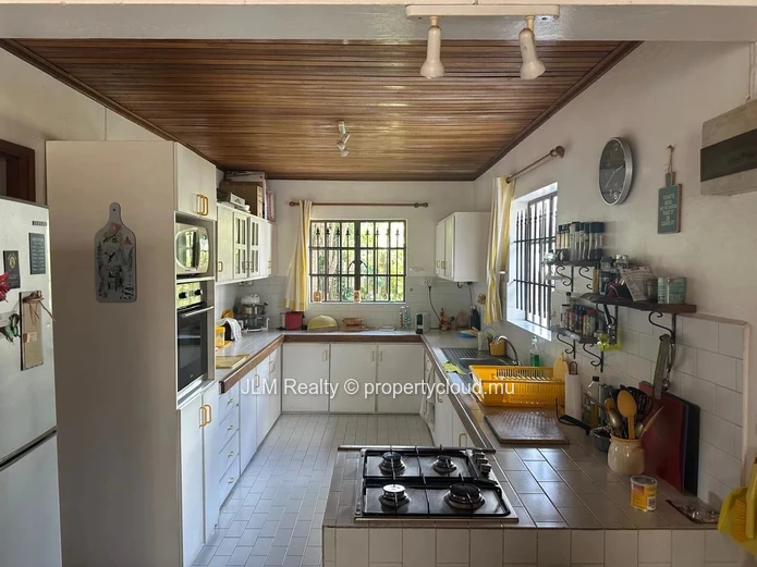 Maison spacieuse avec piscine et jardin à vendre à Tamarin, Île Maurice