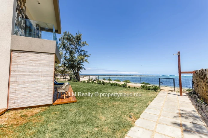 À vendre – Appartement neuf de 3 chambres les pieds dans l’eau, à Poste Lafayette, île Maurice