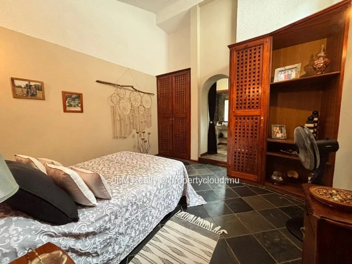Spacious Villa with Pool, Garden and Mountain View for Sale in a Secure Estate – Petite Rivière Noire, Mauritius