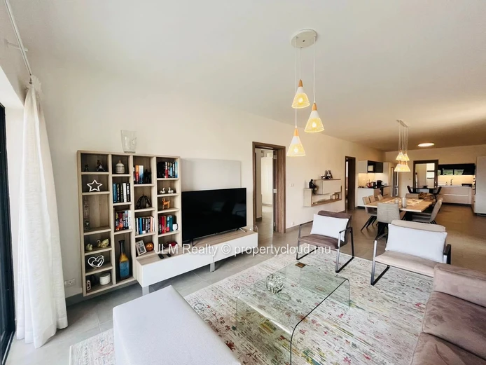 Modern 2-Bedroom Penthouse with Panoramic Park Views for Rent in Phoenix, Mauritius