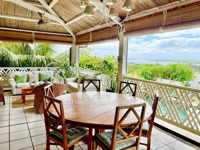 Charming villa with panoramic views of the ocean and mountains for rent in Tamarin, Mauritius