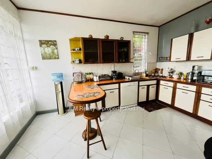 À Vendre – Charmante maison familiale avec vue panoramique à Sodnac, Île Maurice