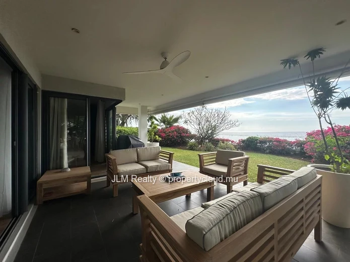 Beachfront Apartment for Rent in a Residence with a Shared Pool and Direct Access to a Beautiful Beach in Tamarin, Ma...