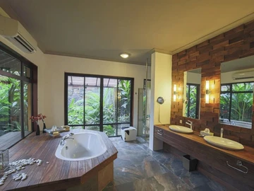5 Bedroom Villa
