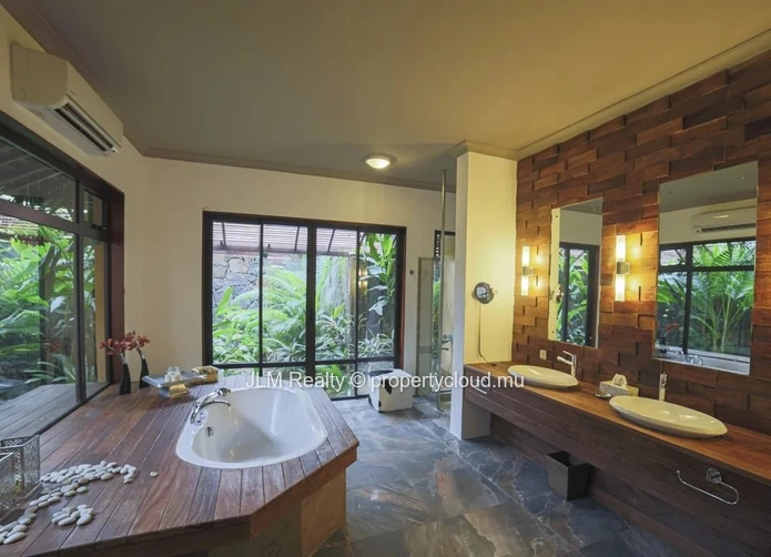 Villa de luxe à vendre avec accès golf et beach club à Tamarin, Île Maurice