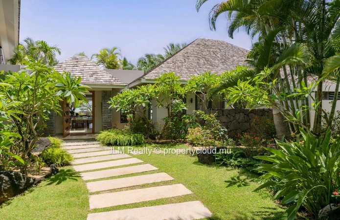 Prestigious Villa with Panoramic Ocean and Golf Views in an Exclusive Estate on the East Coast of Mauritius