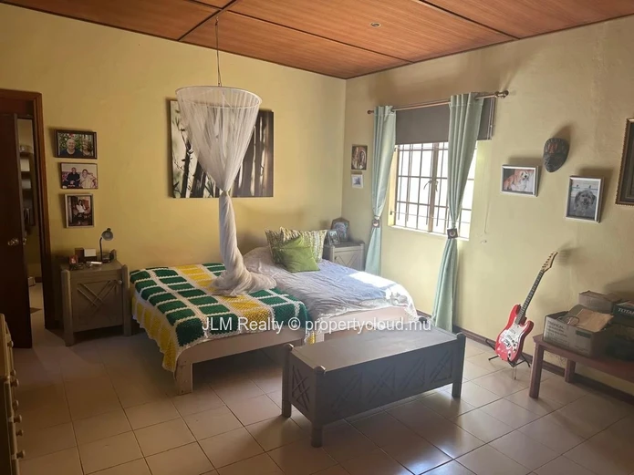 Maison spacieuse avec piscine et jardin à vendre à Tamarin, Île Maurice