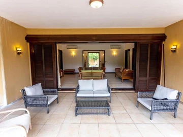 5 Bedroom Villa