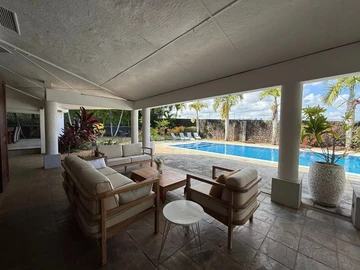 5 Bedroom Villa