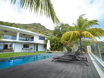 5 Bedroom Villa