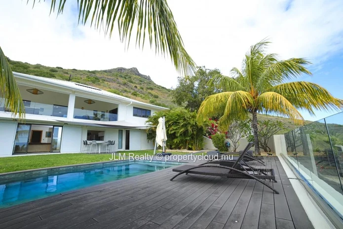 Luxurious sea view villa for sale in Tamarin, Mauritius