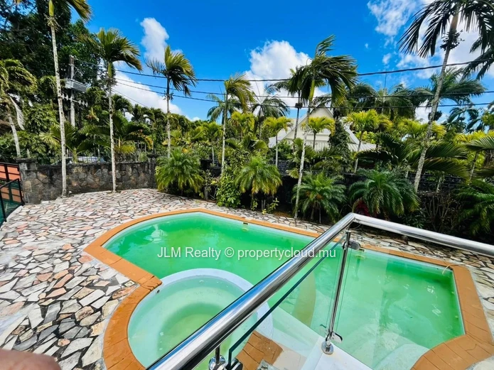 Villa à Louer à Moka, Île Maurice – 6 chambres, piscine privée, quartier résidentiel recherché
