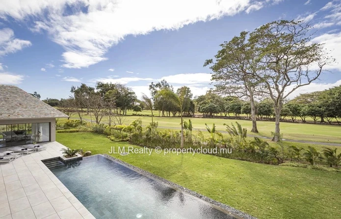 Luxurious villa for sale in a golf estate on the east coast of Mauritius