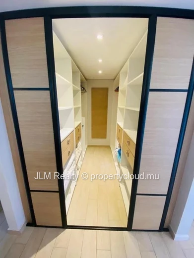 Joli appartement en rez-de-jardin avec piscine privative à vendre à Tamarin, Île Maurice