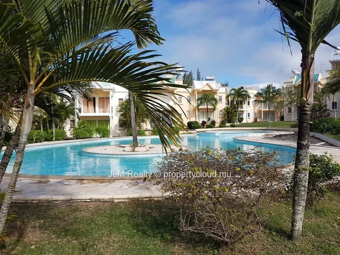 For sale: Seafront villa with walking access to the beach in Calodyne, Mauritius