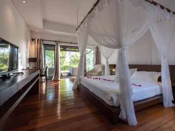 6 Bedroom Villa