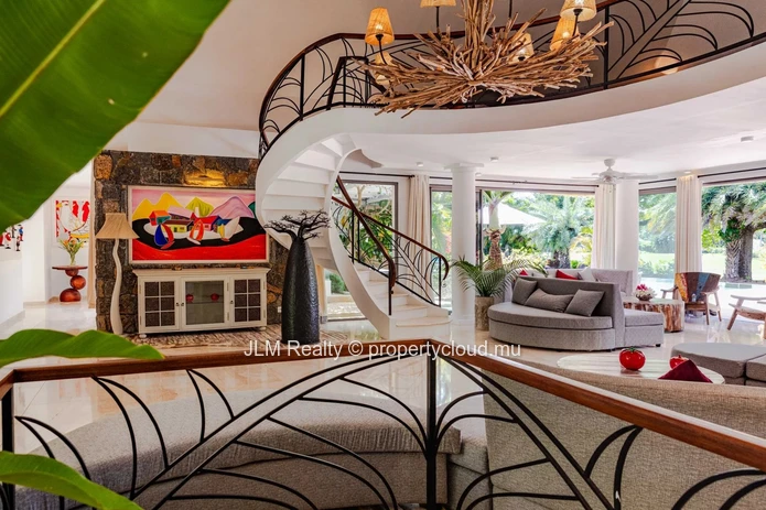 Villa d'Exception de 8 Chambres avec Vue Golf à Vendre sur la Côte Est de l'Île Maurice.