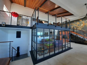 6 Bedroom Villa