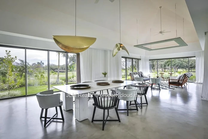 Luxurious villa for sale in a golf estate on the east coast of Mauritius