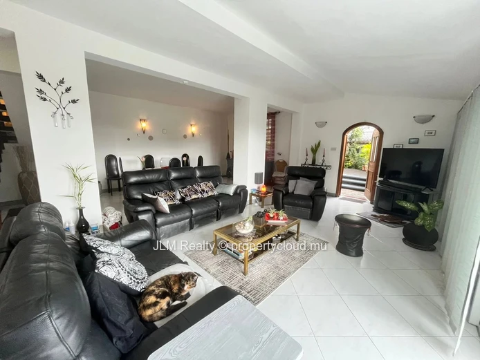 À Vendre – Charmante maison familiale avec vue panoramique à Sodnac, Île Maurice