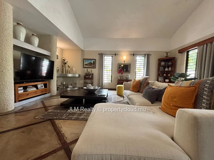 Spacious Villa with Pool, Garden and Mountain View for Sale in a Secure Estate – Petite Rivière Noire, Mauritius