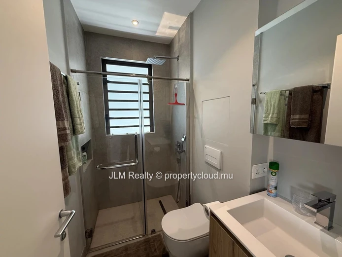 Spacieux appartement 3 chambres en suite avec grande terrasse, Rivière Noire, Maurice
