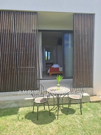 Duplex Moderne 3 Chambres avec Jardin à Vendre à Tamarin, Île Maurice