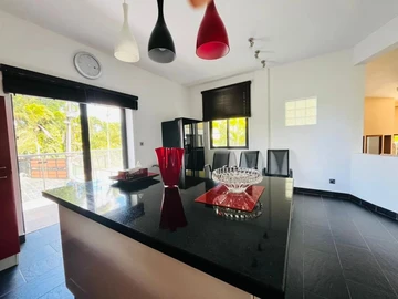 6 Bedroom Villa