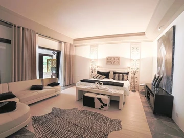 5 Bedroom Villa